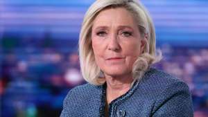 epa12001939 President of the far-right Rassemblement National (RN) parliamentary group Marine Le Pen poses prior to an interview on the evening news broadcast of French TV channel TF1, in Boulogne-Billancourt, outside Paris, France, 31 March 2025. Le Pen was convicted of creating fake jobs at the EU parliament to channel funds to her party to employ people in France and was banned with immediate effect from standing for office for five years, throwing into doubt her bid to stand for the French Presidency in 2027.  EPA/THOMAS SAMSON / POOL  MAXPPP OUT