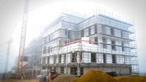 Estaleiro de obras do conjunto habitacional na Quinta de Alfazina, promovido pelo Instituto da Habitação e da Reabilitação Urbana (IHRU), em Almada, 17 de fevereiro de 2025. RODRIGO ANTUNES/LUSA