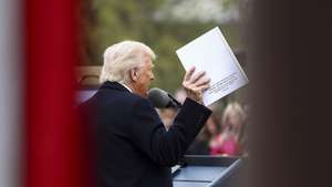 epaselect epa12006042 US President Donald Trump holds up a document from the Office of the United States Trade Representative as he announces reciprocal tariffs against US trading partners in the Rose Garden of the White House in Washington, DC, USA, 02 April 2025. Trump has branded the day 'Liberation Day', though most economists expect US consumers to foot the costs.  EPA/JIM LO SCALZO / POOL