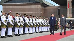 epa12036071 A handout photo made available by Malaysia's Department of Information shows President of China Xi Jinping (C) accompanied by Malaysia's Prime Minister Anwar Ibrahim (R) while walking towards an aircraft for departure at the Bunga Raya Complex in Sepang, outside Kuala Lumpur, Malaysia, 17 April 2025. Xi departed to Cambodia after three day state visit to Malaysia.  EPA/Farhan Abdullah / HANDOUT HANDOUT EDITORIAL USE ONLY/NO SALES