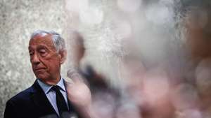 O Presidente da República, Marcelo Rebelo de Sousa, intervém durante o jantar comemorativo do 51.º aniversário do 25 de Abril de 1974, promovido pela Associação 25 de Abril na Estufa Fria, em Lisboa, 24 de Abril de 2025. RODRIGO ANTUNES/LUSA