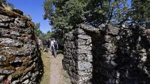 Arqueólogos durante o trabalho de mapeamento dos castros do Barroso, entre Boticas e Montalegre, recorrendo a métodos não invasivos como um georradar, magnetómetro ou drones, inserido no projeto “Ativar - Comunidades locais e as origens da paisagem agrícola do Barroso” que contempla ainda reconstruções virtuais, um atlas ‘online’, documentário e rotas turísticas 26 de junho de 2025. O projeto “Ativar - Comunidades locais e as origens da paisagem agrícola do Barroso” quer ajudar a conhecer a história do Património Agrícola Mundial que abrange Boticas e Montalegre, no norte do distrito de Vila Real, território por onde se espalham mais de 50 castros. (ACOMPANHA TEXTO DA LUSA DO DIA 29 DE JUNHO DE 2025). PEDRO SARMENTO COSTA/LUSA