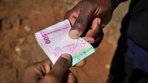 Nova série do metical, moeda moçambicana, lançada em 2024, Maputo, Moçambique, 09 de junho de 2025. LUÍSA NHANTUMBO/LUSA