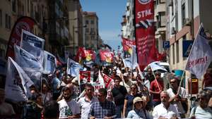 Marcha da Frente Comum dos Sindicatos da Administração Pública (FCSAP) "Serviços Públicos não são mercadoria!", do Largo da Estrela até ao Palácio de São Bento, em Lisboa, 17 de julho de 2025. RODRIGO ANTUNES/LUSA