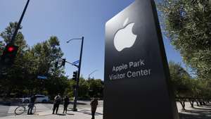 epa12271523 Signage for the Apple Park Visitor Center across the street from Apple Inc., headquarters in Cupertino, California, USA, 29 July 2025. Apple Inc., is scheduled to release its earnings report after the market closes on 31 July 2025.  EPA/JOHN G. MABANGLO