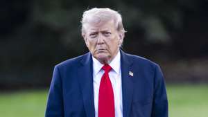 epa12370233 US President Donald Trump prepares to speak to reporters about the murder of Turning Point founder Charlie Kirk as he leaves the White House for New York City in Washington, DC, USA, 11 September 2025. Trump said law enforcement was making ‘big progress’ towards finding the killer.  EPA/JIM LO SCALZO