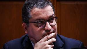 O ministro de Estado e das Finanças, Joaquim Miranda Sarmento, durante a sua audição na Comissão de Orçamento, Finanças e Administração Pública, na Assembleia da República, em Lisboa, 24 de outubro de 2025. RODRIGO ANTUNES/LUSA