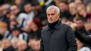 epa12471174 Benfica's head coach Jose Mourinho gestures during the UEFA Champions League league phase match between Newcastle United and SL Benfica, in Newcastle, Britain, 21 October 2025.  EPA/ADAM VAUGHAN