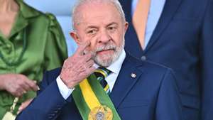 epa12359999 Brazilian President Luiz Inacio Lula da Silva reacts during the Independence Day parade on the Esplanade of Ministries in Brasilia, Brazil, 07 September 2025.  EPA/Andre Borges