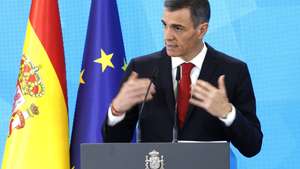 epa12593900 Spanish Prime Minister Pedro Sanchez speaks at a press conference to present a balance of the year held at Moncloa Palace in Madrid, Spain, 15 December 2025.  EPA/J.J.Guillen