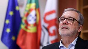 O secretário-geral da UGT, Mário Mourão, posa para a foto durante uma entrevista à Agência Lusa, no âmbito da próxima greve geral de 11 de dezembro em Lisboa, 4 de dezembro de 2025. (ACOMPANHA TEXTO LUSA DE 07-12-2025) ANTÓNIO COTRIM/LUSA