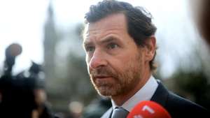 O presidente do Futebol Clube do Porto, André Villas-Boas, fala com a comunicação social à margem da cerimónia para assinalar a data dos 120 anos da Livraria Lello no Porto, 13 de janeiro de 2026. ESTELA SILVA/LUSA