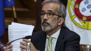 O ministro de Estado e dos Negócios Estrangeiros, Paulo Rangel, fala perante a Comissão de Assuntos Europeus na Assembleia da República em Lisboa, 1 de abril de 2026. TIAGO PETINGA/LUSA