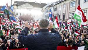 epa12875826 A handout photo made available by Hungarian PM's General Department of Communication shows Hungarian Prime Minister and Fidesz party leader Viktor Orban (C) addressing supporters during a campaign rally in Sopron, Hungary, 08 April 2026. Hungary will hold parliamentary elections on 12 April 2026.  EPA/AKOS KAISER/HUNGARIAN PM GENERAL DEPARTMENT OF COMMUNICATION HUNGARY OUTHANDOUT EDITORIAL USE ONLY/NO SALES