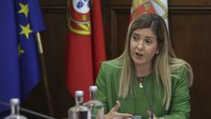 A ministra da Cultura, Juventude e Desporto, Margarida Balseiro Lopes, intervém durante a Comissão de Assuntos Constitucionais, Direitos, Liberdade e Garantias, na Assembleia da República, em Lisboa, 14 de abril de 2026. MANUEL DE ALMEIDA/LUSA