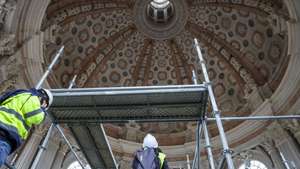 Visita de imprensa às obras de restauro na basílica do Palácio Nacional de Mafra, em Mafra, 14 de abril de 2026. O Palácio Nacional de Mafra está a ter as primeiras grandes obras em 300 anos de conservação e restauro financiadas pelo Plano de Recuperação e Resiliência (PRR) que estão a decorrer a bom ritmo para terminarem em julho. (ACOMPANHA TEXTO DA LUSA DO DIA 17 DE ABRIL DE 2026). TIAGO PETINGA/LUSA