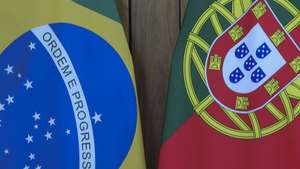 Bandeiras de  Brasil e Portugal, no Recife, Pernambuco, Brasil, 17 de fevereiro de 2025.  ANTÓNIO COTRIM/LUSA
