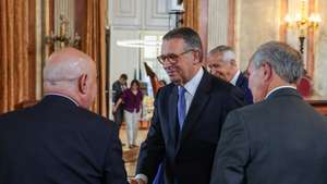 O Presidente da República, António José Seguro (C), à chegada para a sessão de encerramento da Conferência “Portugal e a Convenção Europeia dos Direitos Humanos (1976-2026) – Da adesão à influência” no Supremo Tribunal de Justiça, Lisboa, 21 de maio de 2026. MIGUEL A. LOPES/LUSA