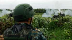 epa13025399 A Taiwanese military officer observes as M109A2 self-propelled howitzers, fire during the ‘Heavy artillery firing and new weapon replacement verification firing training’ in Taichung, Taiwan, 09 June 2026. The drill aims to further strengthen the combat capability of the Taiwanese military.  EPA/RITCHIE B. TONGO