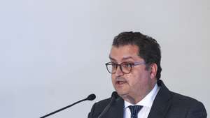 O ministro de Estado e das Finanças, Joaquim Miranda Sarmento, usa da palavra na sessão de encerramento da The Lear Lisbon Talk on Competition &amp; Regulation, em Montes Claros, Lisboa, 29 de junho de 2026. TIAGO PETINGA/LUSA