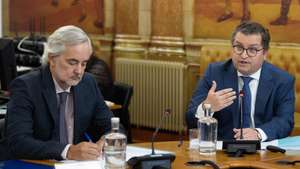 O ministro de Estado e das Finanças, Joaquim Miranda Sarmento (D), intervém na sua audição perante a Comissão de Orçamento, Finanças e Administração Pública, na Assembleia da República, em Lisboa, 22 de julho de 2026. ANTÓNIO COTRIM/LUSA