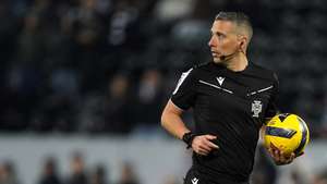 O árbitro André Narciso durante o jogo da I Liga de Futebol Vitória de Guimarães vs Nacional da Madeira realizado no Estádio D. Afonso Henriques em Guimarães, 2 de janeiro de 2026. HUGO DELGADO/LUSA