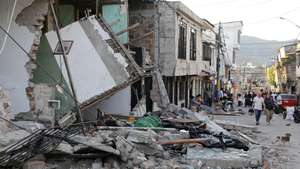 epaselect epa13162460 People walk near the rubble of a house in the Corocito neighborhood of Pereira, Colombia, 11 August 2026. At least 181 people have been killed, 2,595 others were injured, and about 195 are missing after a 7.4-magnitude earthquake struck western Colombia on 10 August, according to the Colombian Presidency's official report.  EPA/CARLOS ORTEGA