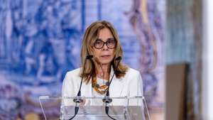 A ministra da Saúde, Ana Paula Martins, discursa na sessão de encerramento da conferência "Doença de Alzheimer: Momento de Agir", que decorreu na Assembleia da República, em Lisboa, 22 de julho de 2026. ANTÓNIO COTRIM/LUSA
