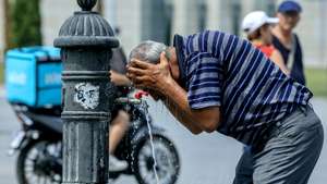 epa13153698 A man drinks water and cools himself at a public fountain on a hot summer day in central Skopje, North Macedonia, 06 August 2026. A heat wave continues across North Macedonia, with temperatures ranging between 36 and 40 degrees Celsius. According to emergency medical services, the extreme heat has caused numerous health incidents, with people collapsing on the streets of Skopje and aboard public transport. Temperatures are forecast to rise further over the weekend, exceeding 40 degrees Celsius.  EPA/GEORGI LICOVSKI