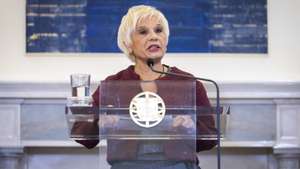 A presidente do Sindicato Dos Quadros Técnicos do Estado (STE), Rosa Sousa, usa da palavra durante a cerimónia de assinatura do Acordo Plurianual 2026-2029 de Valorização dos Trabalhadores da Administração Pública com a FESAP e o STE, na residência oficial do Primeiro-Ministro, em Lisboa, 21 de janeiro de 2026. JOSÉ SENA GOULÃO/LUSA