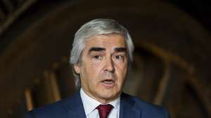 O ministro da Defesa Nacional, Nuno Melo, usa da palavra durante a cerimónia de assinatura do Memorando de Entendimento entre Portugal e Bélgica para a parceria estratégica, com vista à compra conjunta, produção e fornecimento de armas e munições de baixo calibre, no âmbito do instrumento europeu SAFE, na Antiga Fábrica da Pólvora Sem Fumo, 29 de setembro de 2026. JOSÉ SENA GOULÃO/LUSA