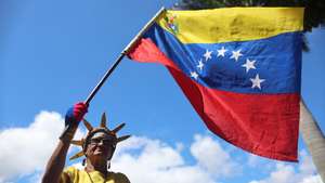 epaselect epa13260195 A woman holds a flag during a demonstration calling for the return of opposition leader and Nobel Peace Prize laureate Maria Corina Machado to Venezuela, in Caracas, Venezuela, 24 September 2026. A private flight intended to transport Venezuelan opposition leader Maria Corina Machado from Panama to Venezuela was grounded after landing clearances were denied by Bonaire, Aruba, and Curacao, according to sources familiar with the situation on 23 September 2026.  EPA/MIGUEL GUTIERREZ