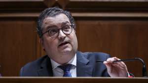O ministro de Estado e das Finanças, Joaquim Miranda Sarmento, durante a sua audição na Comissão de Orçamento, Finanças e Administração Pública, no âmbito da apreciação, na generalidade, da proposta de Orçamento de Estado para 2027, na Assembleia da República, em Lisboa, 23 de outubro de 2026. JOSÉ SENA GOULÃO/LUSA