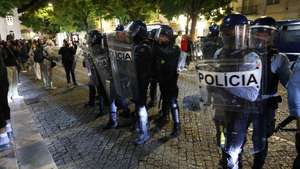 Members of the public security police (PSP) during a protest for the right to housing in Rossio Square, Lisbon, Portugal, 21 October 2026. The protest for the right to housing and against the rising cost of living in Portugal began in the city of Porto on the 10th of this month, and subsequently spread to Lisbon and several other Portuguese cities. MIGUEL A. LOPES/LUSA