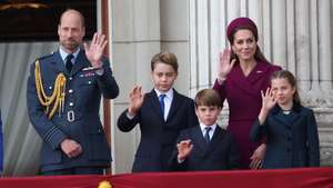 epa12075138 (L-R) William, Prince of Wales, Prince George, Prince Louis, Catherine the Princess of Wales and Princess Charlotte wave from the balcony of Buckingham Palace following the military procession to commemorate the 80th anniversary of Victory in Europe (VE Day) in London, Britain, 05 May 2025. Around 1,000 UK service personnel from the Royal Navy, the Royal Marines, the British Army and the Royal Air Force will join the procession, including personnel from the Ukrainian armed forces who have been deployed to the UK on Operation Interflex.  EPA/NEIL HALL