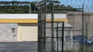Portão de entrada do Estabelecimento Prisional de Vale de Judeus, em Alcoentre, no concelho de Azambuja, distrito de Lisboa, 09 de setembro de 2024. Cinco reclusos fugiram no dia 07 de setembro do Estabelecimento Prisional de Vale de Judeus. CARLOS BARROSO/LUSA