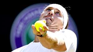 epaselect epa13080474 Alexander Zverev of Germany serves during his Men's Singles second round match against Valentin Royer of France at the Wimbledon Championships in London, Britain, 02 July 2026.  EPA/TOLGA AKMEN