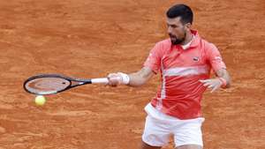 epa12020831 Novak Djokovic of Serbia in action during his second round match against Alejandro Tabilo of Chile at the ATP Monte Carlo Masters tennis tournament in Roquebrune Cap Martin, France, 09 April 2025.  EPA/SEBASTIEN NOGIER