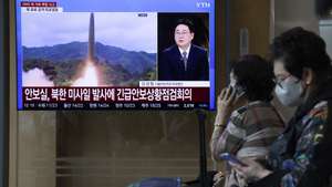 epa13278015 People watch the news about North Korea's missile launch on a television screen at a station in Seoul, South Korea, 03 October 2026. According to South Korea's Joint Chiefs of Staff (JCS), North Korea launched a ballistic missile toward East Sea on 03 October.  EPA/JEON HEON-KYUN