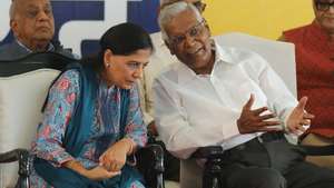 epa11509170 Delhi Chief Minister Arvind keriwal&#039;s wife Sunita Kejriwal (L) and Communist Party leader D.Raja (R) attend during Indian National Developmental Inclusive Alliance (INDIA) bloc leaders protest at Jantar Mantar in New Delhi, India, 30 July 2024. INDIA bloc leaders protested against the Delhi state Chief Minister Arvind kejriwal&#039;s declining health in jail. Kejriwal was arrested on 21 March 2024 in a corruption case related to a now-scrapped alcohol sales policy.  EPA/RAJAT GUPTA