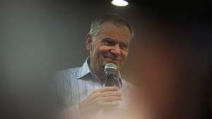 epa03620517 British author Lord Jeffrey Archer smiles during a promotional event in the southern Indian city of Bangalore, 12 March 2013. Archer currently tours the country to present his new book 'Best Kept Secret'.  EPA/JAGADEESH NV  EPA/JAGADEESH NV