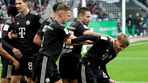 epa12481740 Lennart Karl of Bayern Munich (R) celebrates with his teammates after scoring the 0-3 goal during the German Bundesliga soccer match between Borussia Moenchengladbach and FC Bayern Munich in Moenchengladbach, Germany, 25 October 2025.  EPA/RONALD WITTEK CONDITIONS - ATTENTION: The DFL regulations prohibit any use of photographs as image sequences and/or quasi-video.
