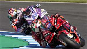 epa10205114 Australian MotoGP rider Jack Miller of Ducati Lenovo Team leads Spanish MotoGP rider Jorge Martin (L-Rear) of Prima Pramac Racing to win the Japan Motorcycling Grand Prix race in Motegi, Tochigi Prefecture, north of Tokyo, Japan, 25 September 2022.  EPA/KIMIMASA MAYAMA