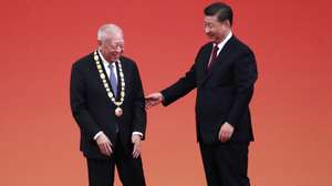 epa07878723 Chinese President Xi Jinping (R) gestures to Tung Chee-hwa, former Hong Kong Chief Executive, after awarding him a medal at a presentation ceremony for national medals and national honorary titles at the Great Hall of the People (GHOP) in Beijing, China, 29 September 2019. Chinese President Xi Jinping awarded national medals and honorary titles to individuals who have made great contributions to the country ahead of the 70th anniversary of the founding of the People's Republic of China on 01 October 2019.  EPA/HOW HWEE YOUNG