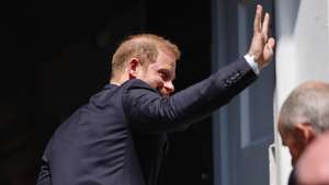 epa13094699 Britain’s Prince Harry waves as he arrives for an Invictus Games event in London, Britain, 07 July 2026. Britain’s Prince Harry has arrived in the UK for a series of events related to the Invictus Games.  EPA/ANDY RAIN