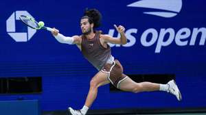 epa13203068 Carlos Alcaraz of Spain in action against Roman Safiullin of Russia during the Men's Singles first round tennis match of the US Open Tennis Championships, in Flushing Meadows, New York, USA, 31 August 2026.  EPA/CRISTOBAL HERRERA-ULASHKEVICH