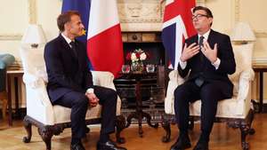 epaselect epa13208806 French President Emmanuel Macron (L) listens to British Prime Minister Andy Burnham at the start of a bilateral meeting at 10 Downing Street in London, Britain, 03 September 2026. The meeting is part of President Macron's two-day trip to London.  EPA/ANDY RAIN / POOL