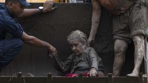 epa13193004 Rescuers transport an elderly woman rescued from a Devighat old age home following a flash flood in Trishuli Bazar, Nuwakot district, Nepal, 26 August 2026. Several people were killed and multiple others were reported missing after a massive flash flood swept through Rasuwa and Nuwakot districts causing widespread destruction to settlements and infrastructure, according to local authorities.  EPA/NARENDRA SHRESTHA
