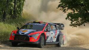 epa11446982 Thierry Neuville from Belgium drives the Hyundai i20 N Rally1 Hybrid on route 16 of the &#039;Gmina Mrogowo&#039; special stage during day 4 of the 80th Rally Poland 2024 as part of the World Rally Championship (FIA), in Baranowo, Poland, 30 June, 2024.  EPA/Tomasz Waszczuk POLAND OUT