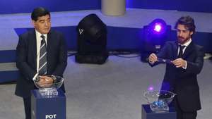 epa05849186 Former Argentinian soccer player Pablo Aimar (R) football legend Diego Armando Maradona (L) during the FIFA Under-20 World Cup tournament draw ceremony in Suwon, South Korea, 15 March 2017. The competition, which features 24 teams, will be played from 20 May to 11 June in six South Korean cities - Cheonan, Daejeon, Incheon, Jeju, Jeonju and Suwon.  EPA/KIM HEE-CHUL